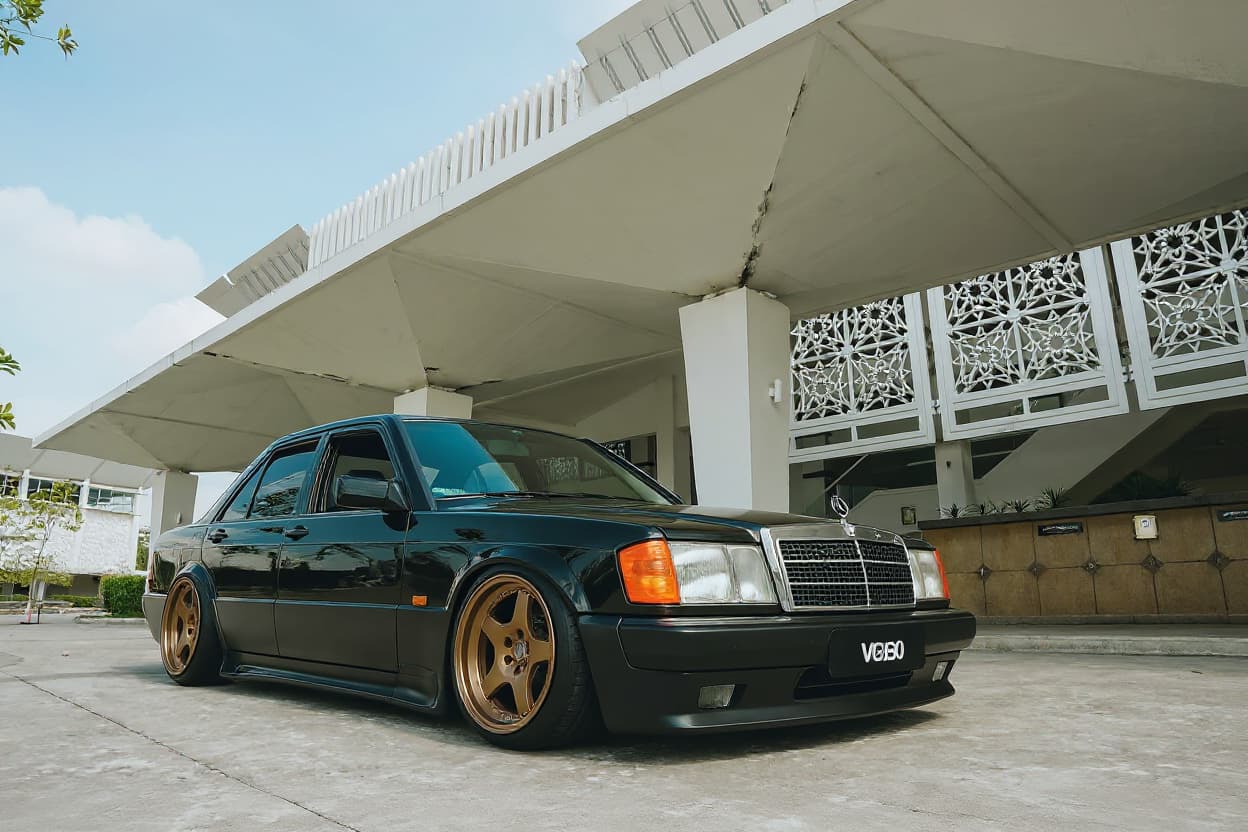Mercedes 190E Cosworth Slammed, AI render example